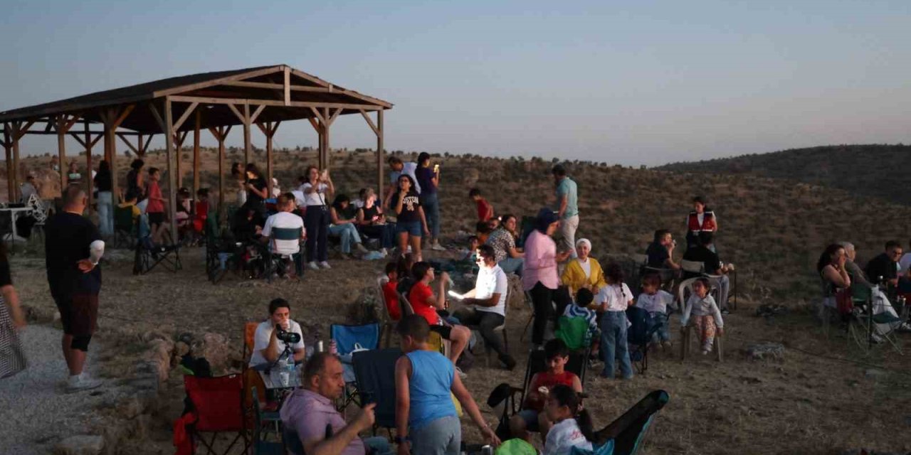 Diyarbakır'da çocuklar, Zerzevan Kalesi’nde gökyüzünü gözlemledi