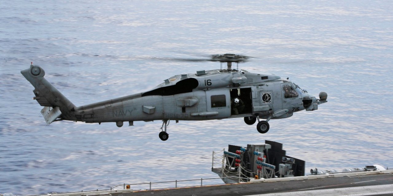 ABD ordusuna ait helikopter Umman Denizi'ne acil iniş yaptı: 1 kişi kayıp