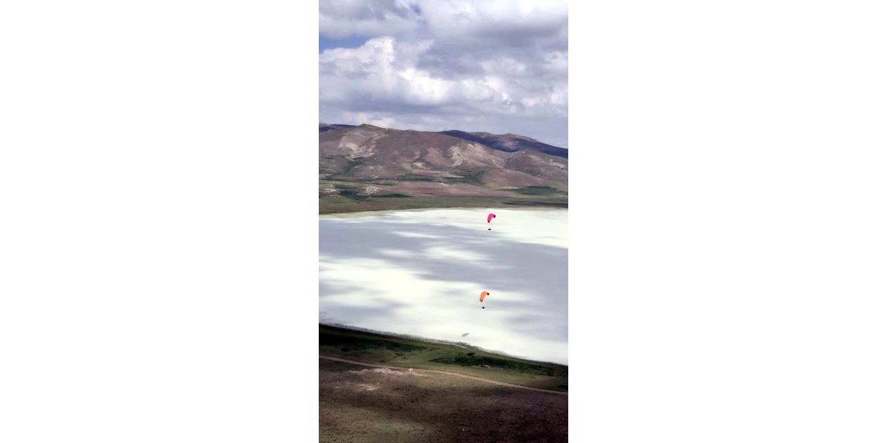 Yağışlarla yeniden canlanan Akgöl paraşüt gösterisiyle tanıtıldı