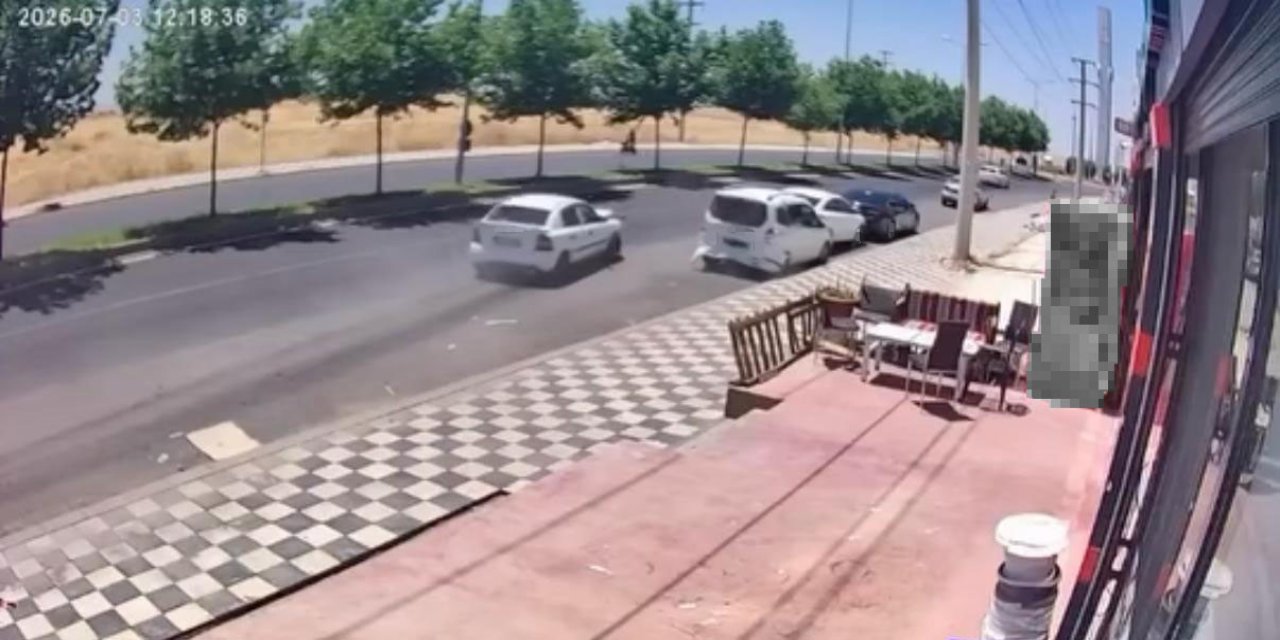 Diyarbakır'da araçların sırayla çarpıştığı kaza kamerada