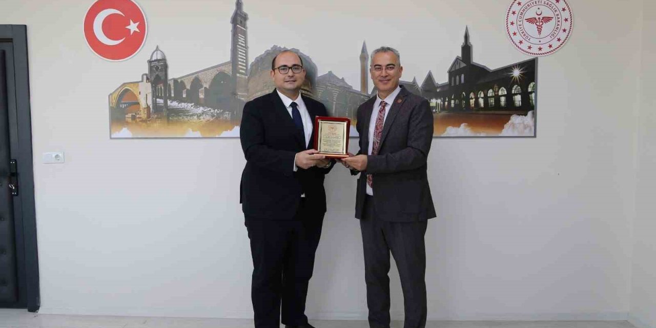 Mersin'e tayini çıkan Dicle Sağlık Müdürü Köse'ye veda ziyareti