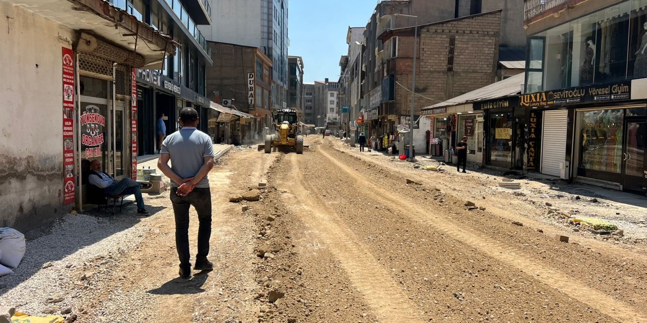 Yüksekova'nın Sanat Sokağı’nda üstyapı çalışmaları başladı