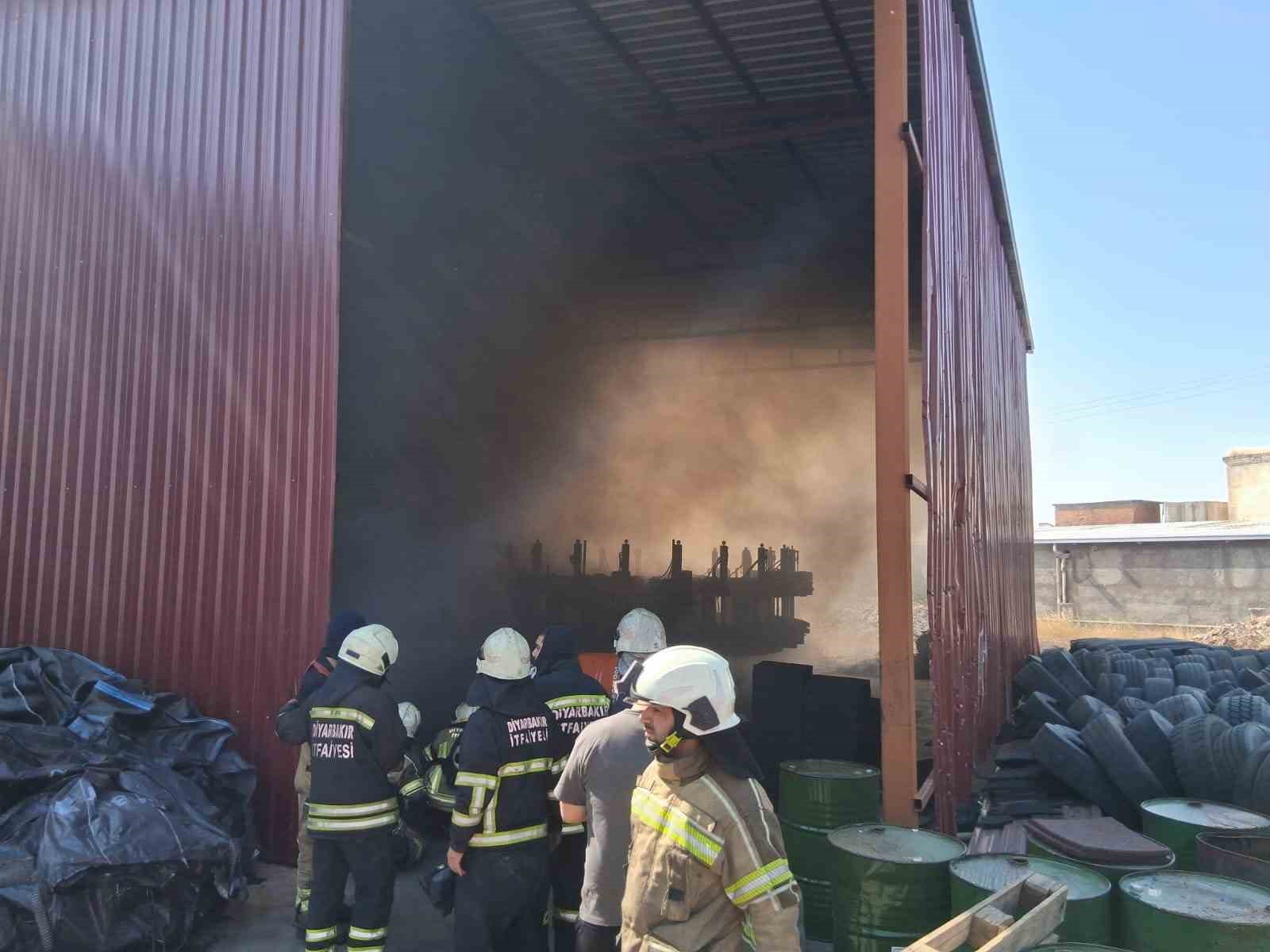 AR-GE dönüşüm fabrikasında çıkan yangın kontrol altına alındı