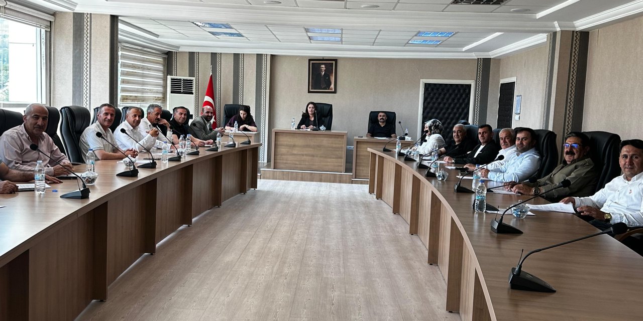 Yüksekova’nın sulama, yol ve sağlık yatırımları görüşüldü