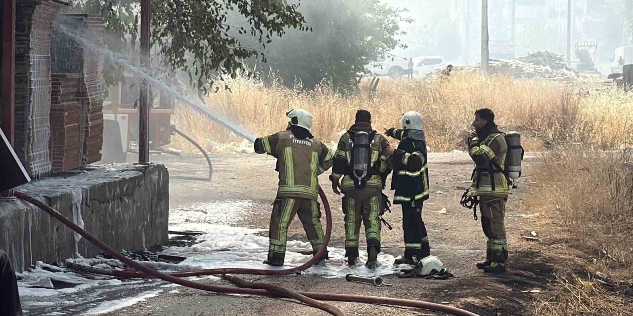 Diyarbakır’da marangoz atölyesinde yangın: 2 kişi yaralandı