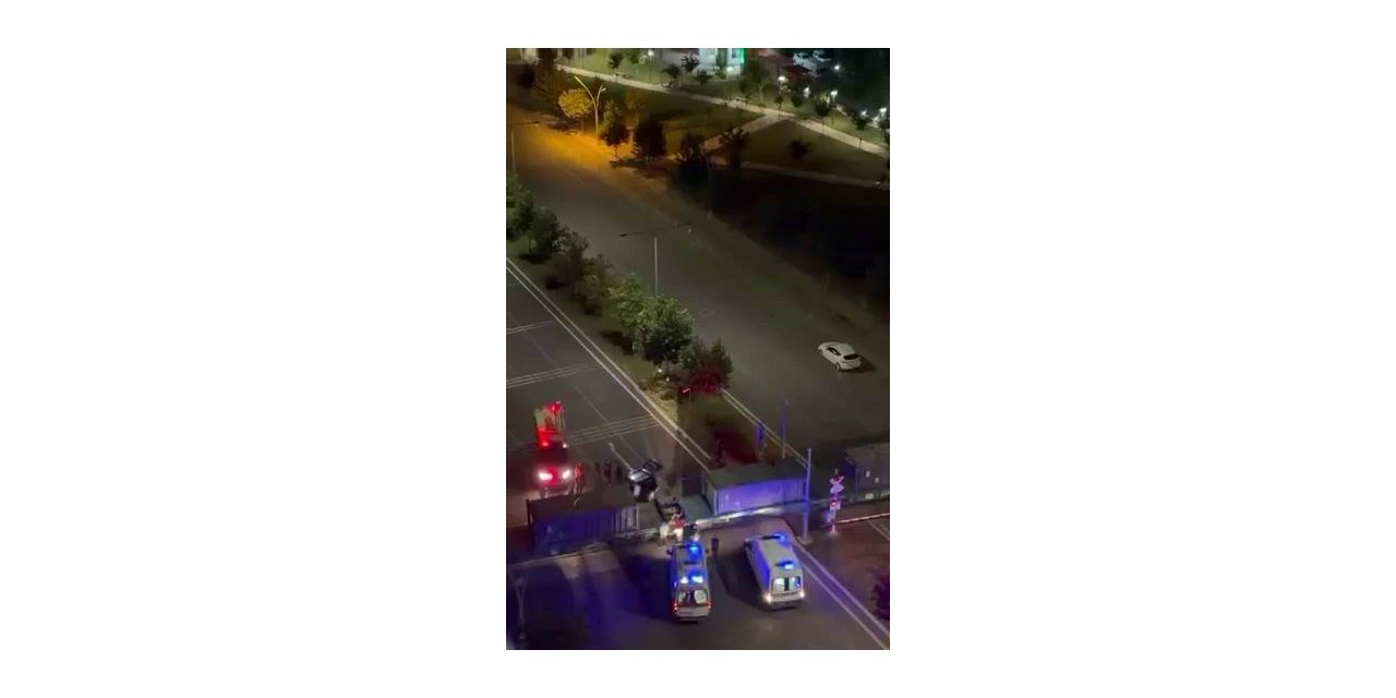Diyarbakır’da otomobil trenle çarpıştı: 2 kişi yaralı