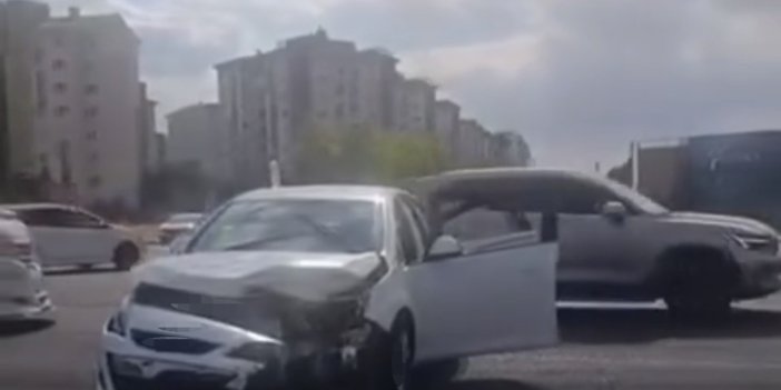 Diyarbakır’da 2 otomobil çarpıştı: 3 yaralı