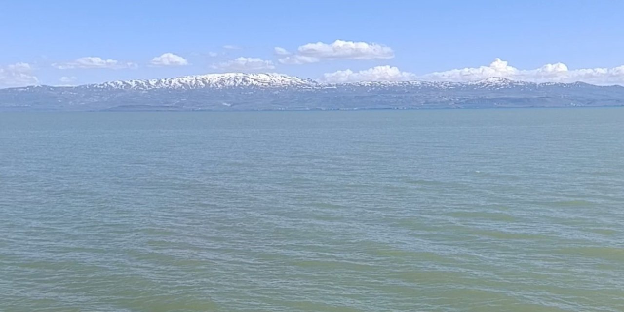 Muradiye ilçesinde Van Gölü’nde yüzmek yasaklandı