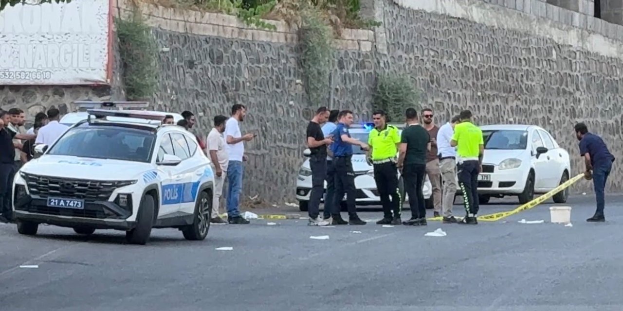 Diyarbakır’da seyir halindeki araca silahlı saldırı: 1 ağır yaralı