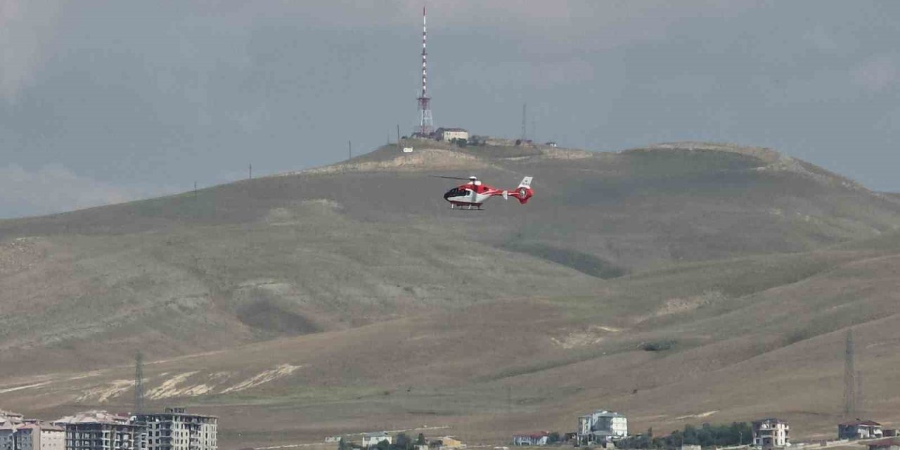 Van'da ambulans helikopter kalp hastası için havalandı