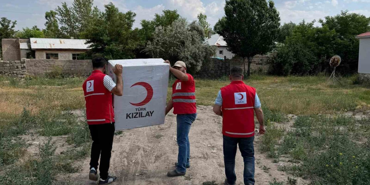 Muradiye Kızılay’ı engelleri kaldırmaya devam ediyor