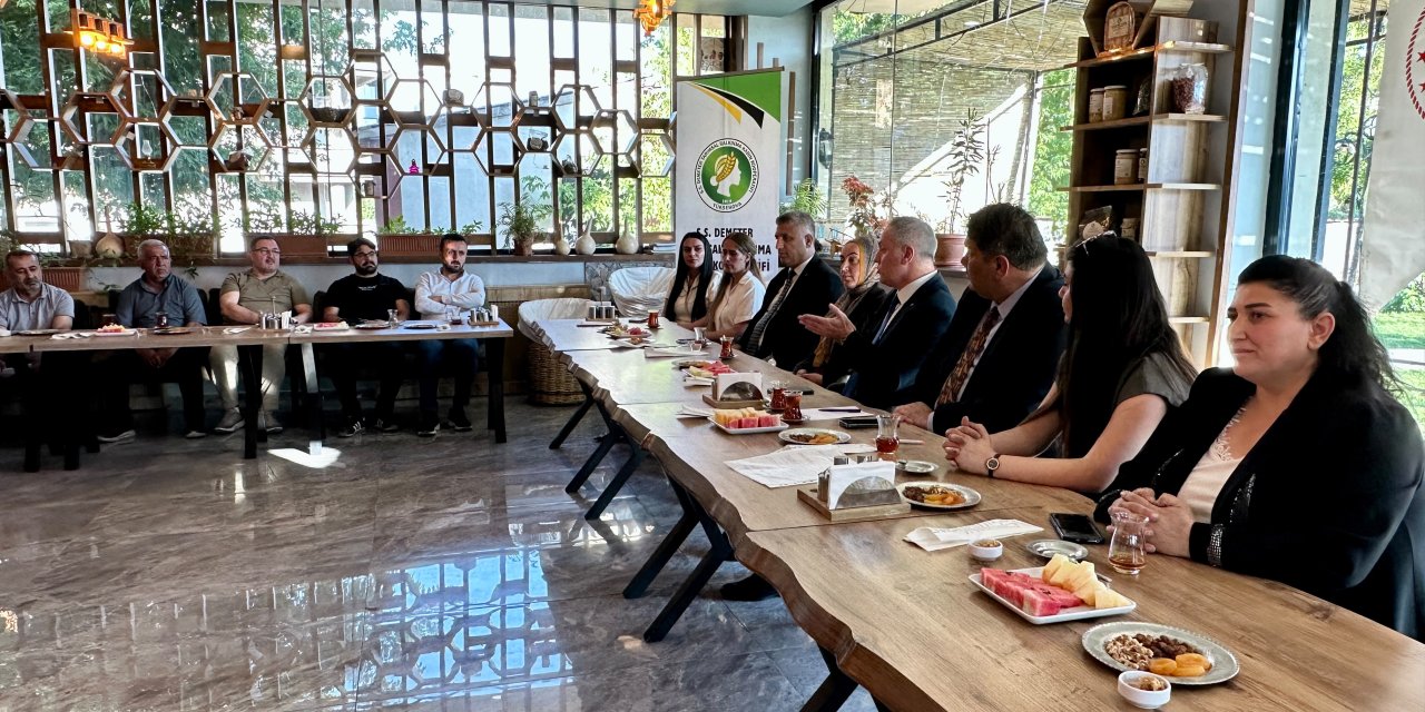 Tarım ve Orman Bakanlığı heyeti Yüksekova'da temaslarda bulundu