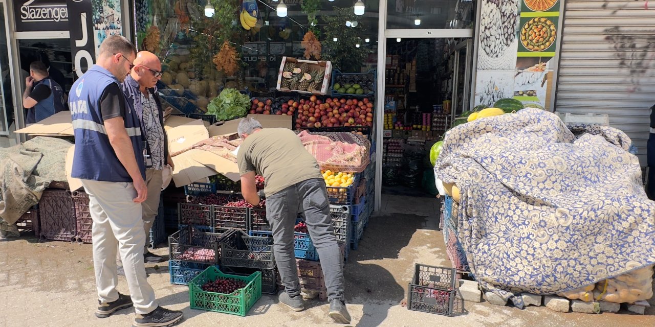 Yüksekova'da kaldırım işgallerine denetim