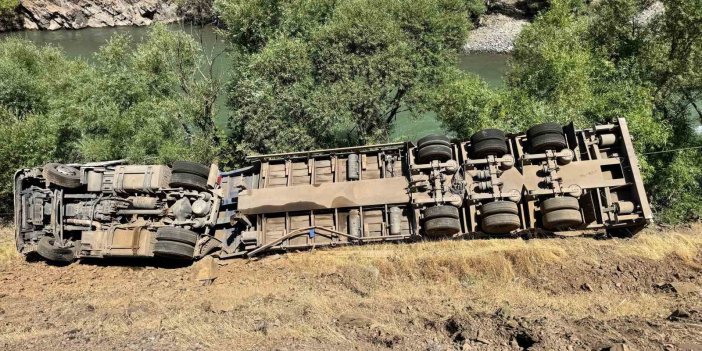 Şırnak’ta tır uçurumdan yuvarlandı: 1 yaralı