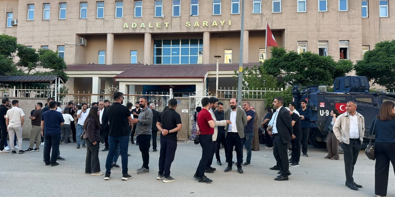 Yüksekova'da sosyal medya paylaşımı nedeniyle 2 kişi tutuklandı