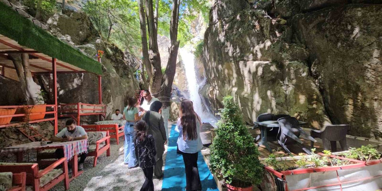 Nehri Şelalesi’ne yoğun ilgi