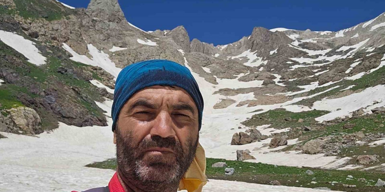 Diyarbakırlı dağcıdan Cilo Reşko Zirvesi’ne solo tırmanış