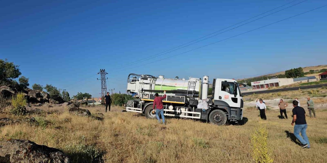 Bitlis'in Adilcevaz ilçesinde 500 dönüm alan kül oldu