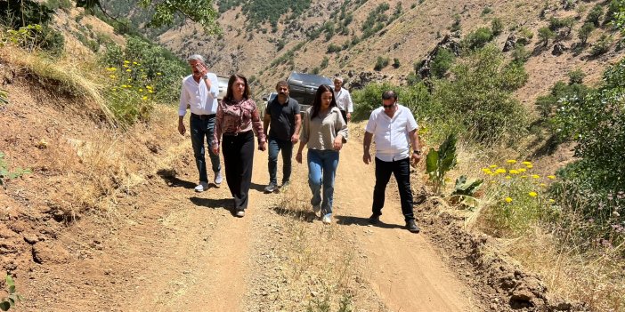 Şemdinli'de 40 yıl önce boşaltılan köyde yol çalışmaları incelendi