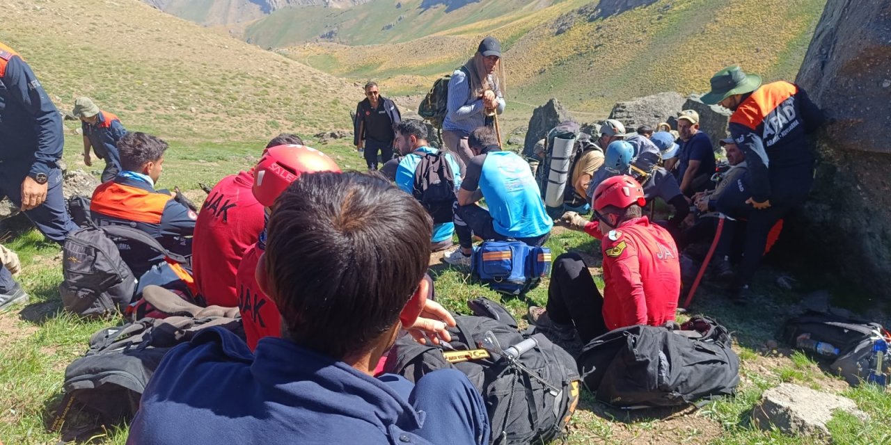 Cilo Sat Dağı’nda kaybolan dağcı için arama çalışmaları 2'nci gününde
