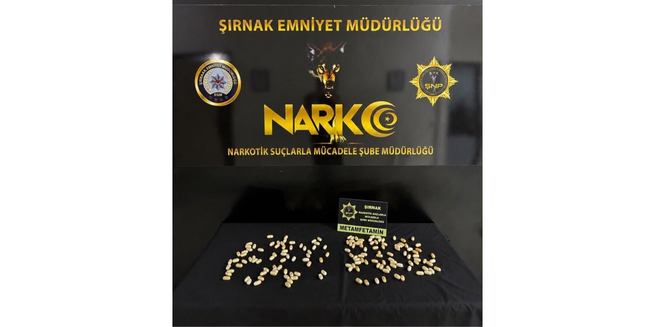 151 parça halinde yuttukları 939,26 gram metamfetaminle yakalandı