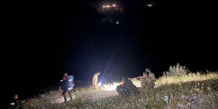 Şırnak’ta dağda mahsur kalan 2 mühendis, askeri helikopterle kurtarıldı