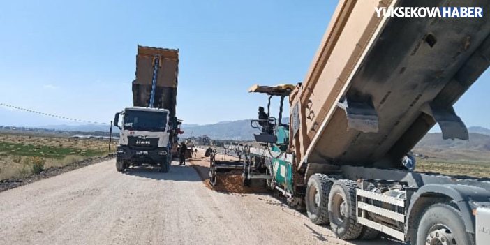 Yüksekova Belediyesi asfalt çalışmalarını sürdürüyor