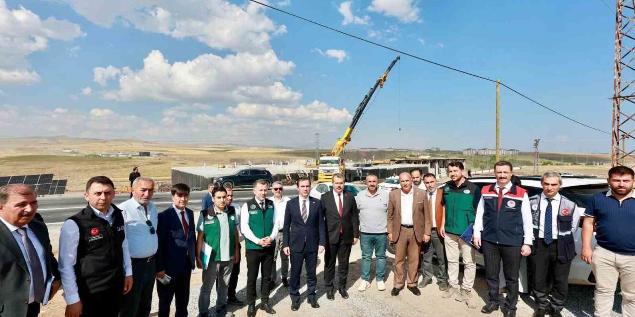 Ahlat içme suyu isale hattı projesi hızla ilerliyor