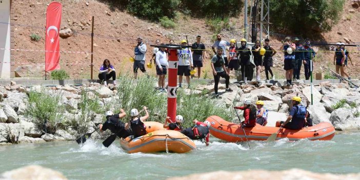 Rafting Türkiye Şampiyonası 3. ayak yarışları Çatak’ta sona erdi