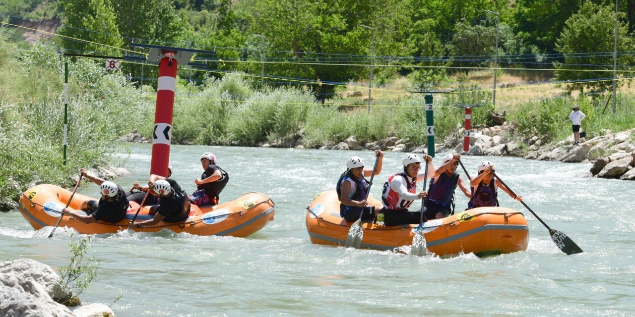 Van'da Türkiye Rafting Şampiyonası'nın 3'üncü ayağından renkli görüntüler