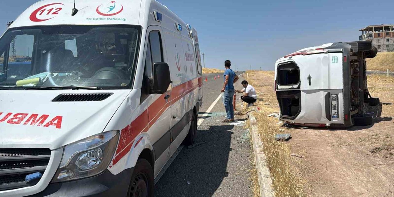 Diyarbakır’da engellileri taşıyan minibüs kaza yaptı: 19 kişi yaralandı