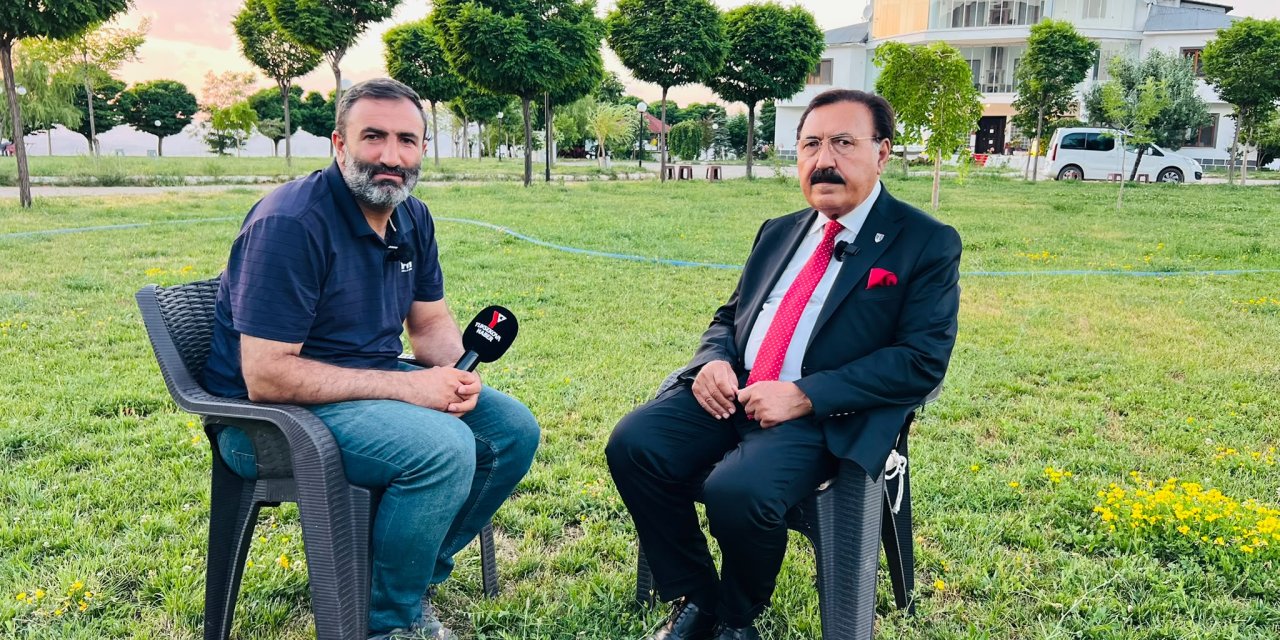 Esat Canan: "Yüksekova'nın gençleri cebinde bıçak değil, kalem taşımalı”