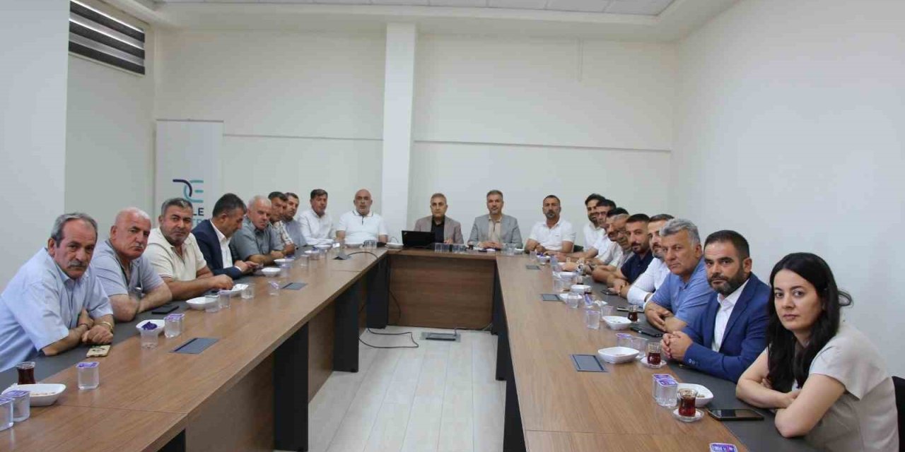 Mardinli muhtarlar Dicle Elektrik’in yatırımlarını masaya yatırdı