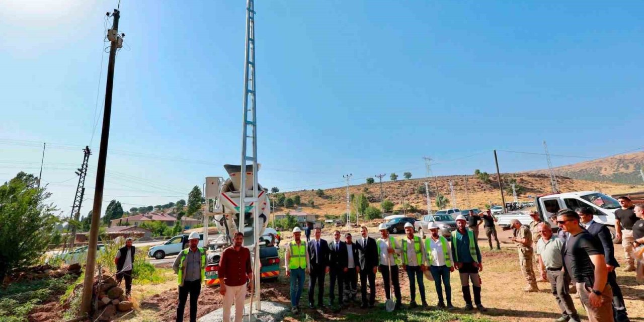 Vali Karakaya enerji nakit hattı çalışmalarını yerinde inceledi