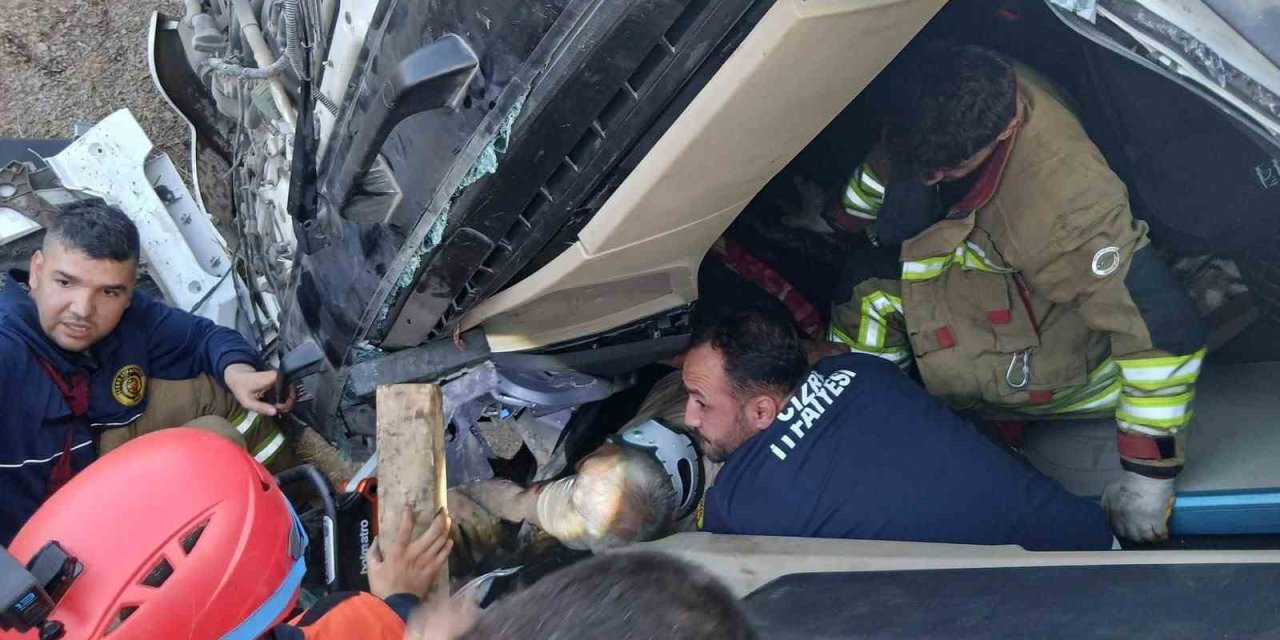 Şırnak’ta tır devrildi: 1 kişi yaralandı
