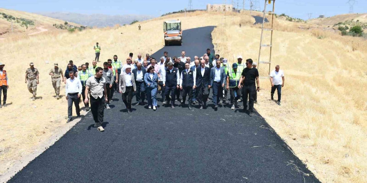 Şırnak’ta köy yollarında asfalt çalışması
