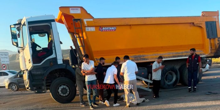 Yüksekova’da kamyon ile motosiklet çarpıştı: Motosiklet sürücüsü ağır yaralandı