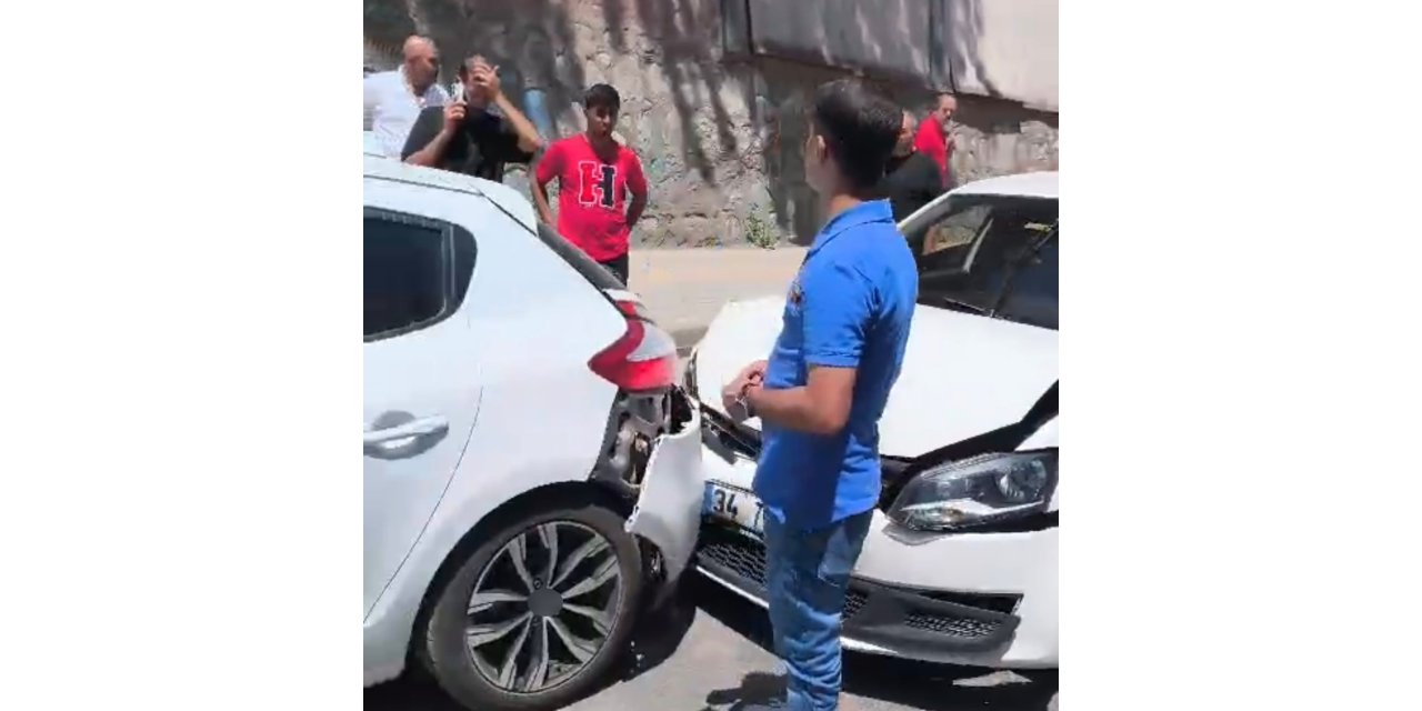 Bitlis’te maddi hasarlı trafik kazası meydana geldi