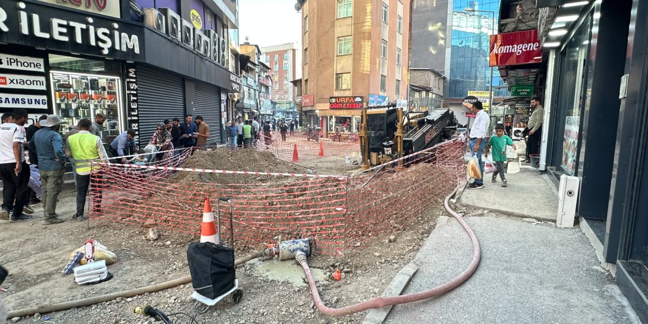 Yüksekova’da doğalgaz çalışmaları Anafartalar Caddesi’nde sürüyor