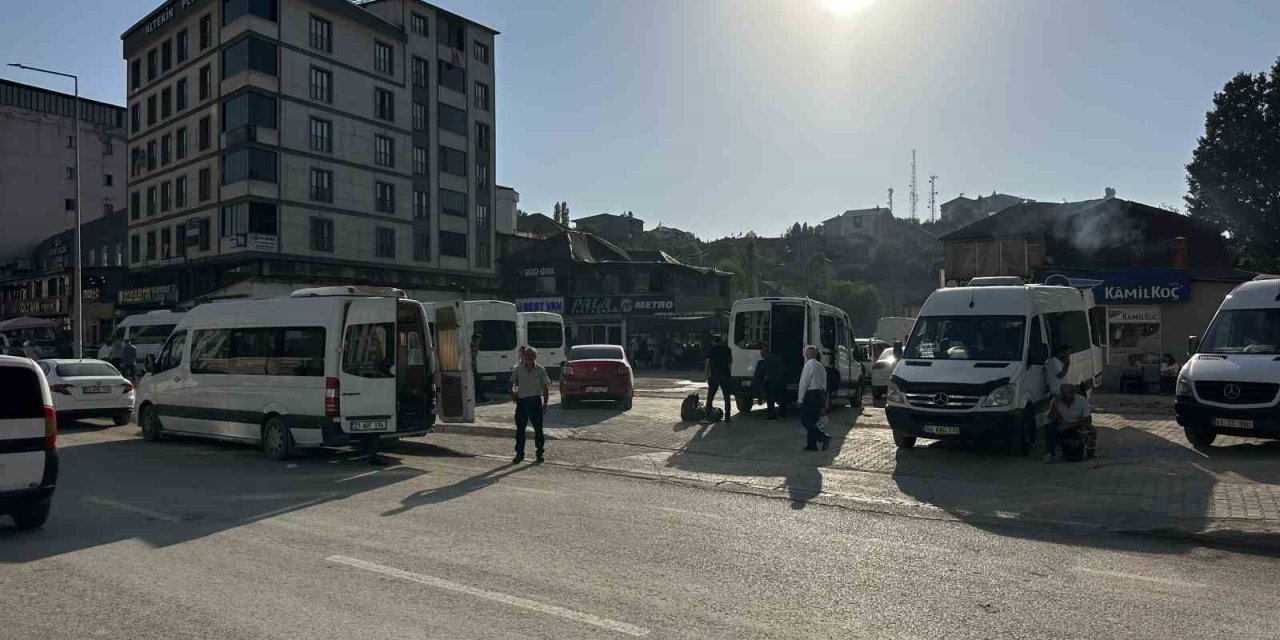İl olmaya aday Yüksekova geçici otogara mahkum edildi