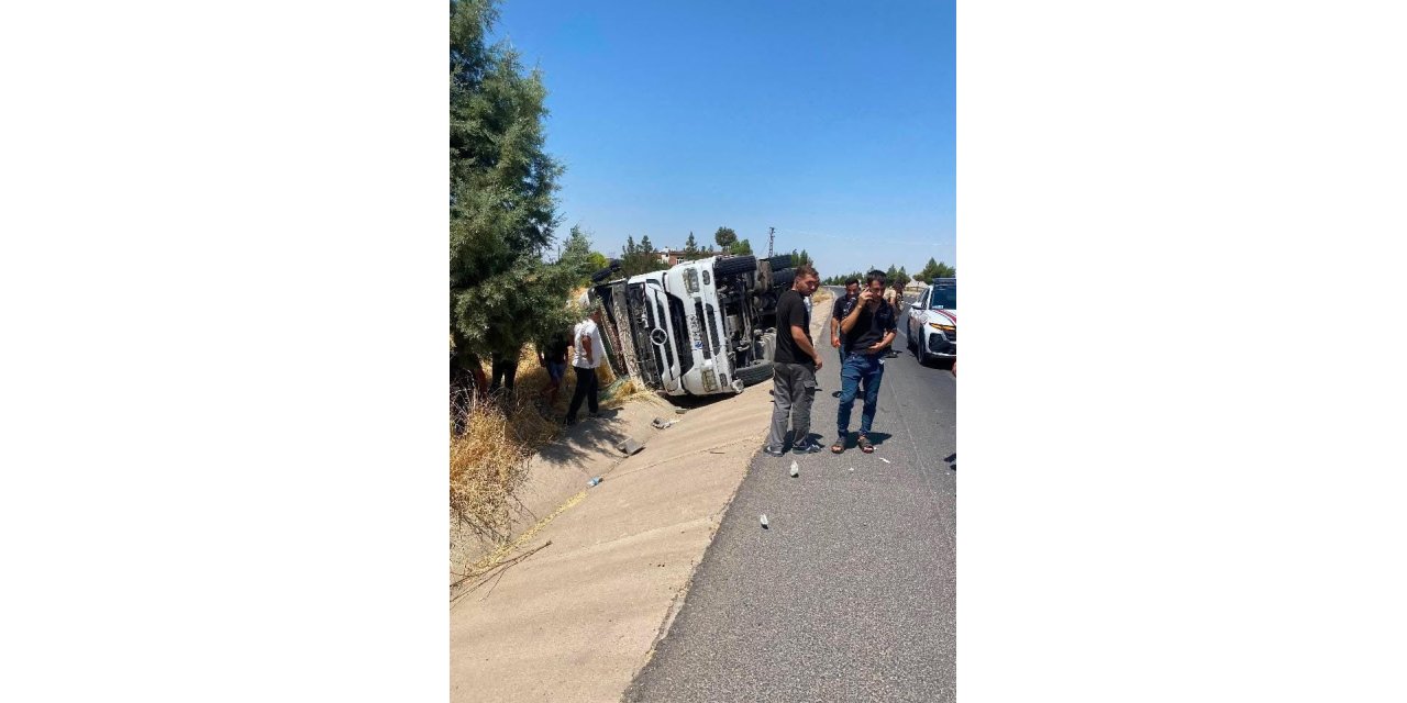 Diyarbakır’da tır devrildi: 1 kişi yaralandı