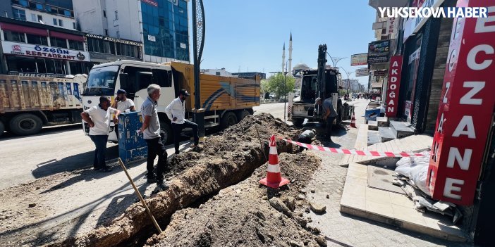 Yüksekova’da Cengiz Topel ve Gençlik caddelerinde doğal gaz çalışması başladı
