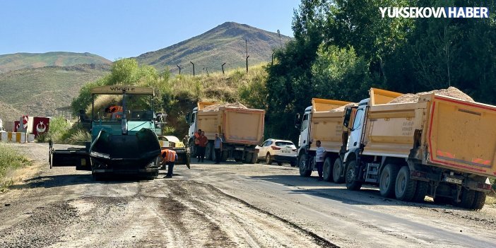 Yüksekova’da Dağlıca yolunda asfalt yenileme çalışmaları başladı