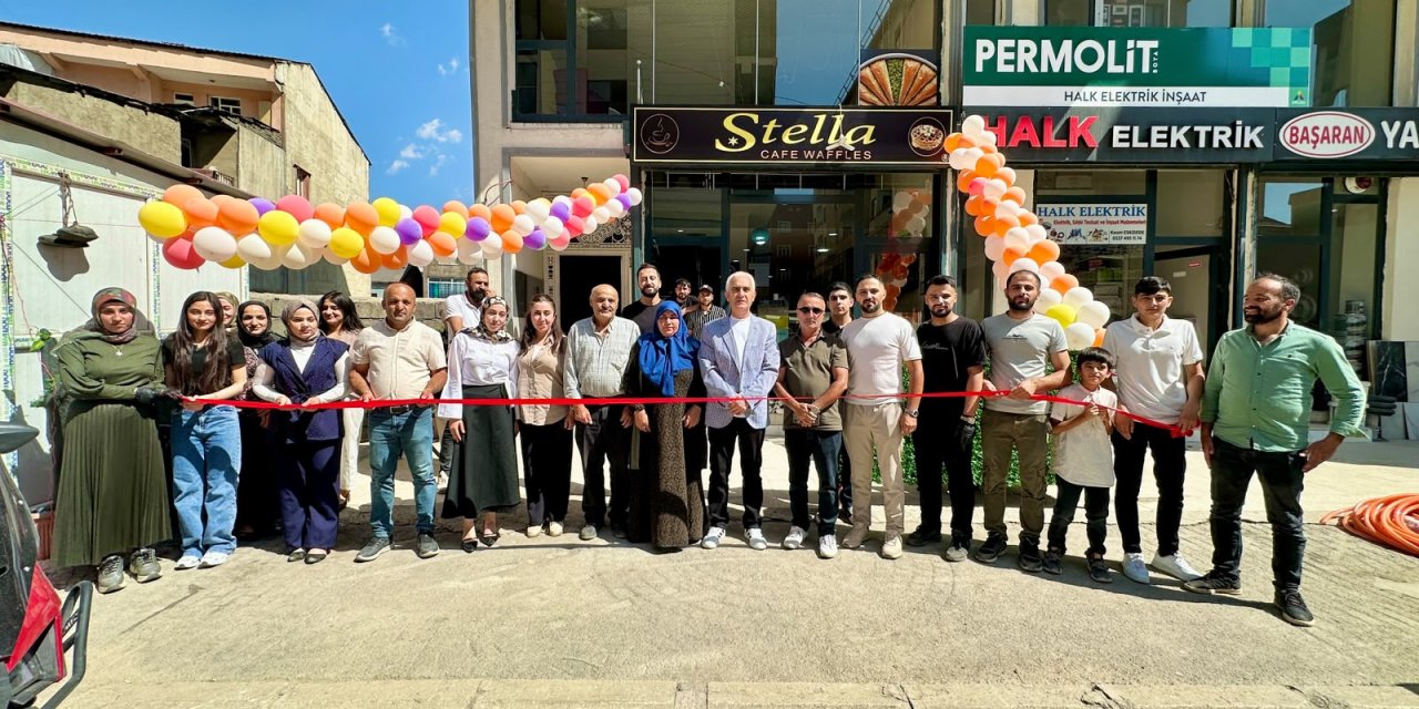 Yüksekova’da Stella Cafe Waffles hizmete açıldı