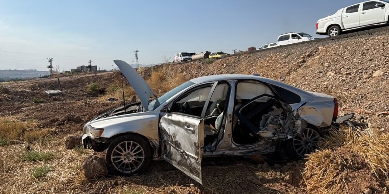 Cizre’de iki otomobil çarpıştı: 2 kişi yaralandı