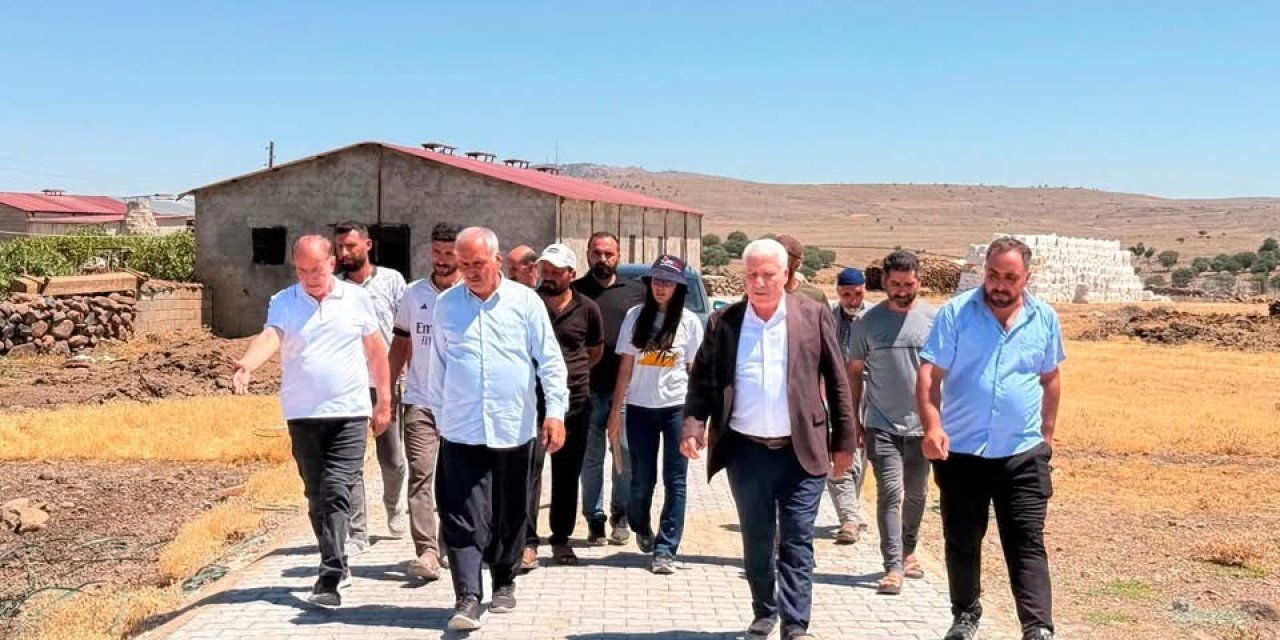 Çermikte kırsal mahalle yollarında çalışmalar devam ediyor