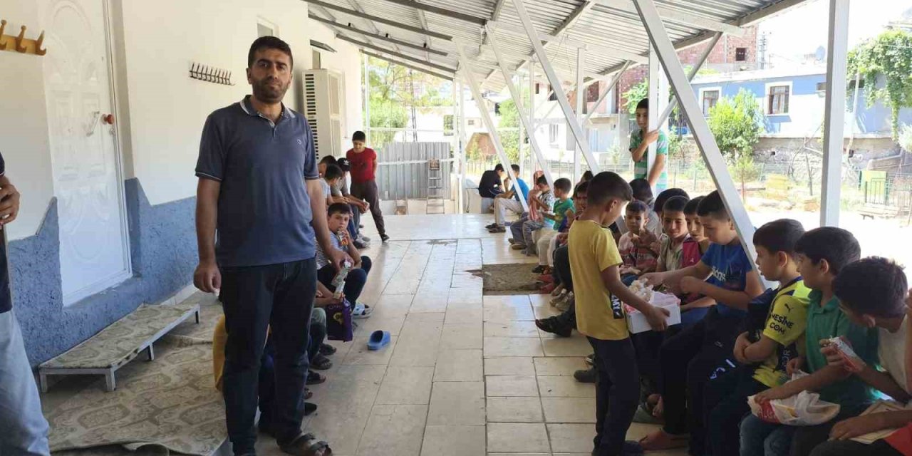 Kur’an Kursu öğrencilerine yiyecek ikramı yapıldı