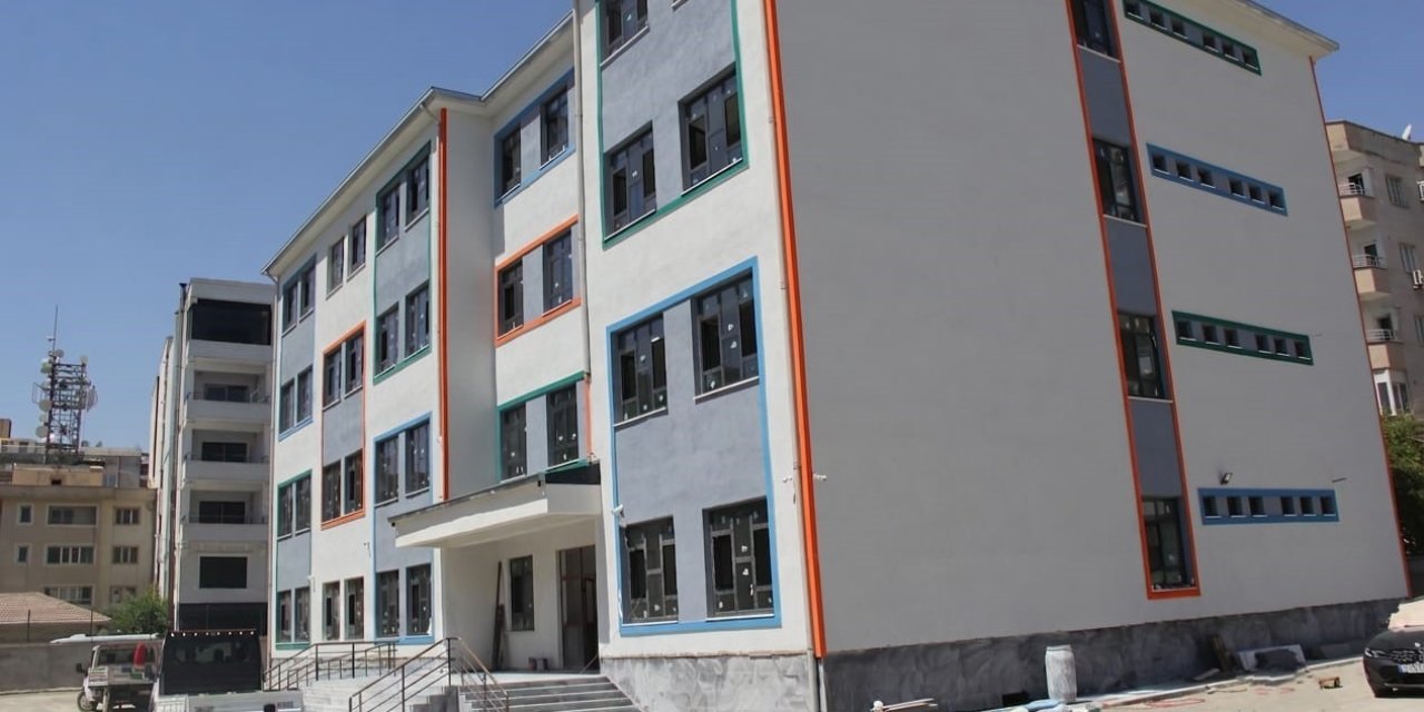 Cizre’ye modern bir okul daha kazandırıldı