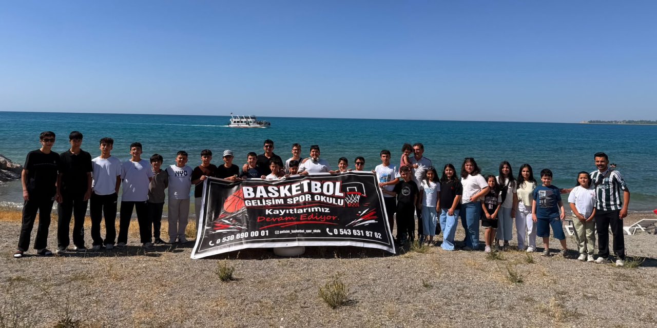 Hakkari ve Yüksekova'dan sporcular Van Gelişim Basketbol Kampı’nda buluştu