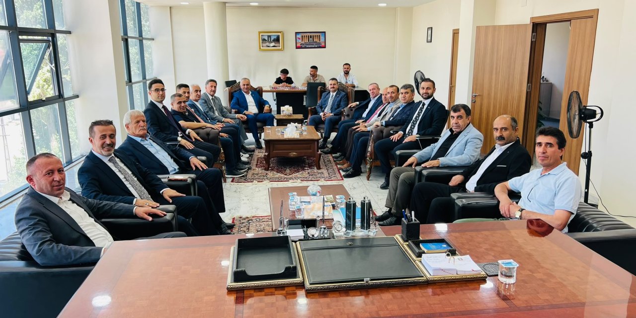 Yüksekova’da STK’lardan AK Parti heyetine yatırım ve sınır kapıları çağrısı